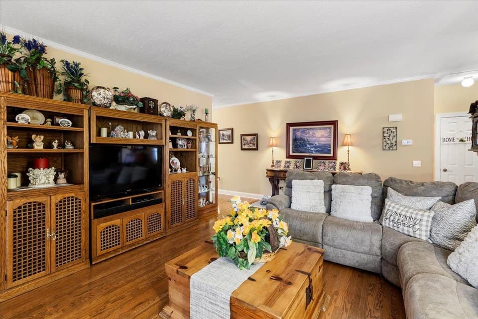 200 Robert Street, photo 30 of 40