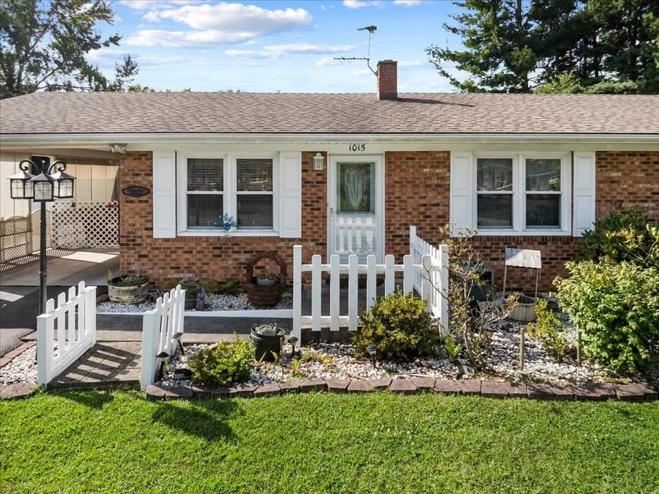 1015 Reading Road, photo 7 of 40