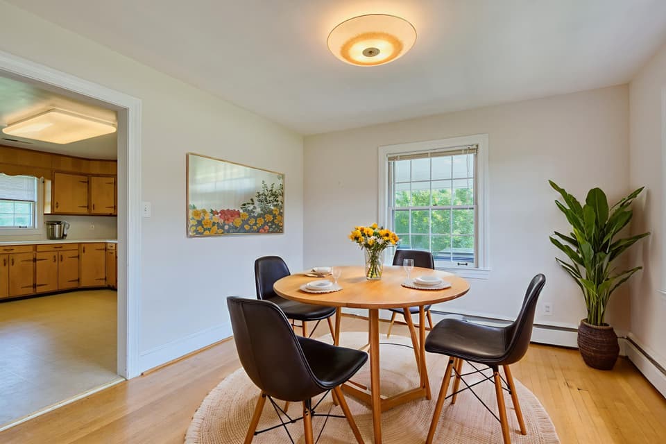 108 Roseland Drive, photo 17 of 40
