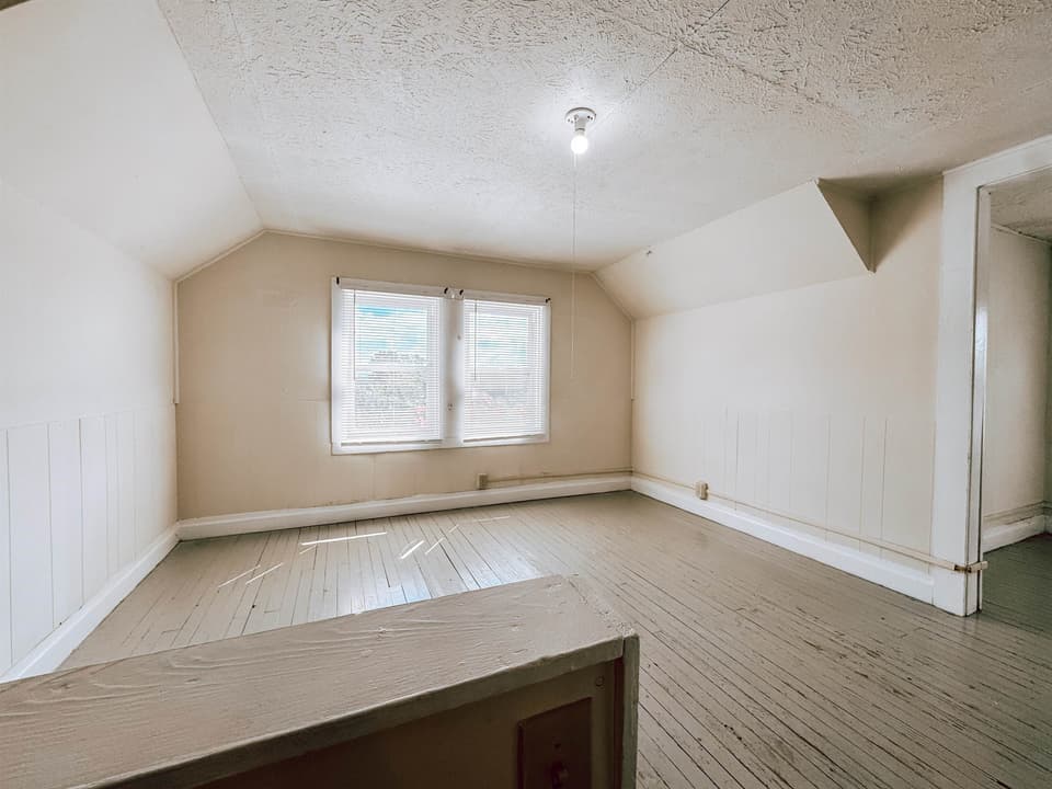 660 NE Liberty Street, photo 11 of 25