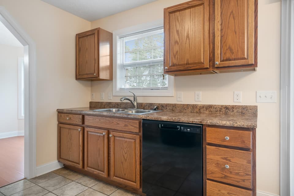 1555 Sherwood Drive, photo 20 of 40