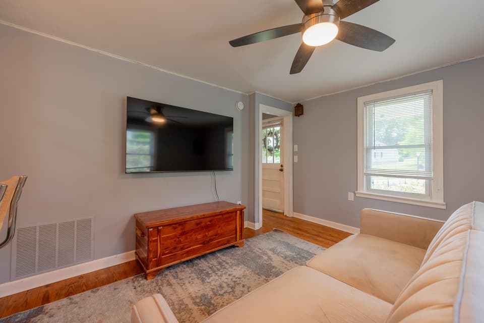 220 Clearview Drive, photo 16 of 34