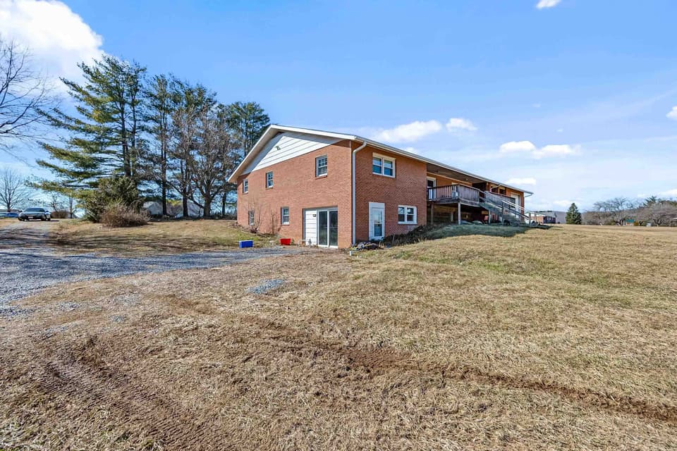575 Stafford Drive, photo 4 of 40