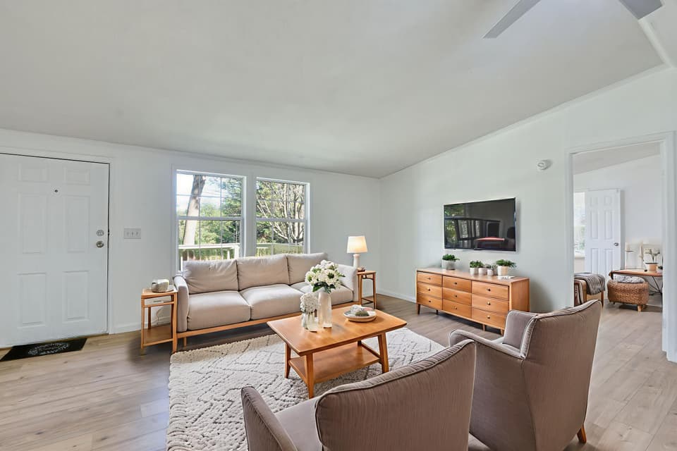 475 Dunlap Drive NE, photo 9 of 40