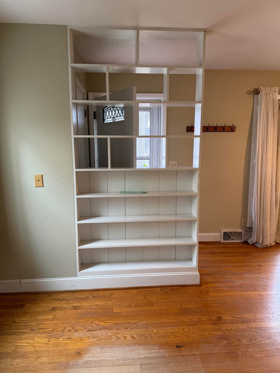 680 Mountainview Drive, photo 11 of 24