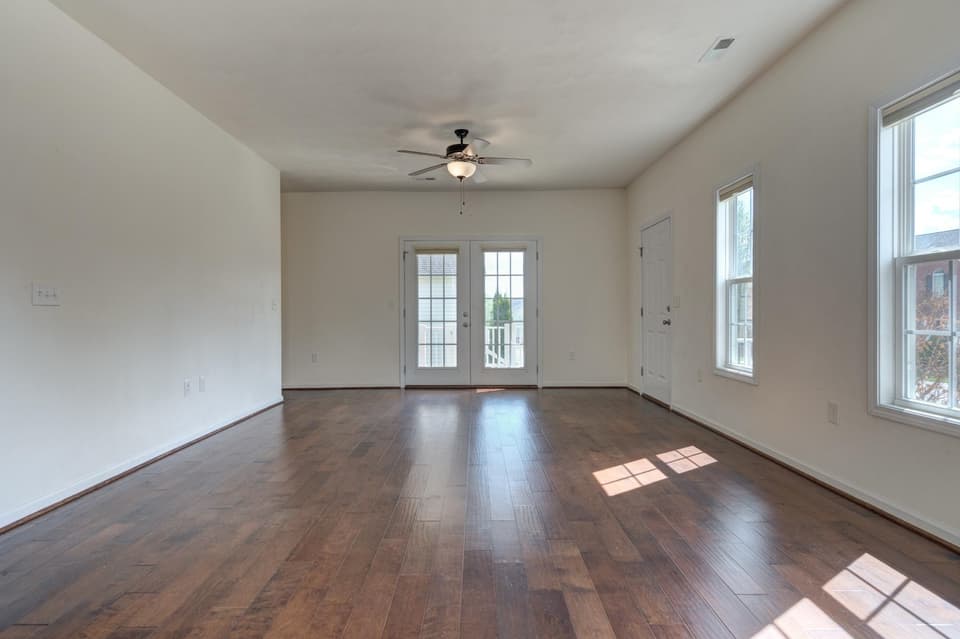 160 Roudabush Drive, photo 5 of 34
