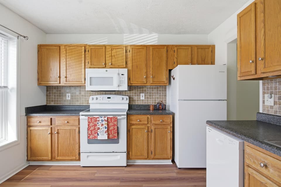 1655 York Drive, photo 7 of 38