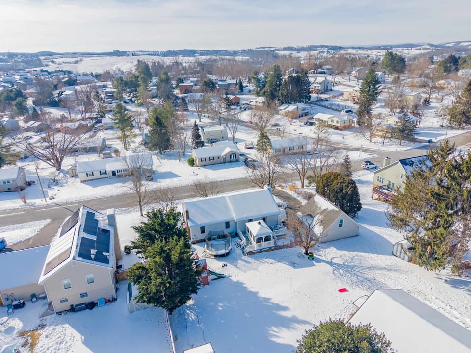 225 Pelham Lane, photo 2 of 40