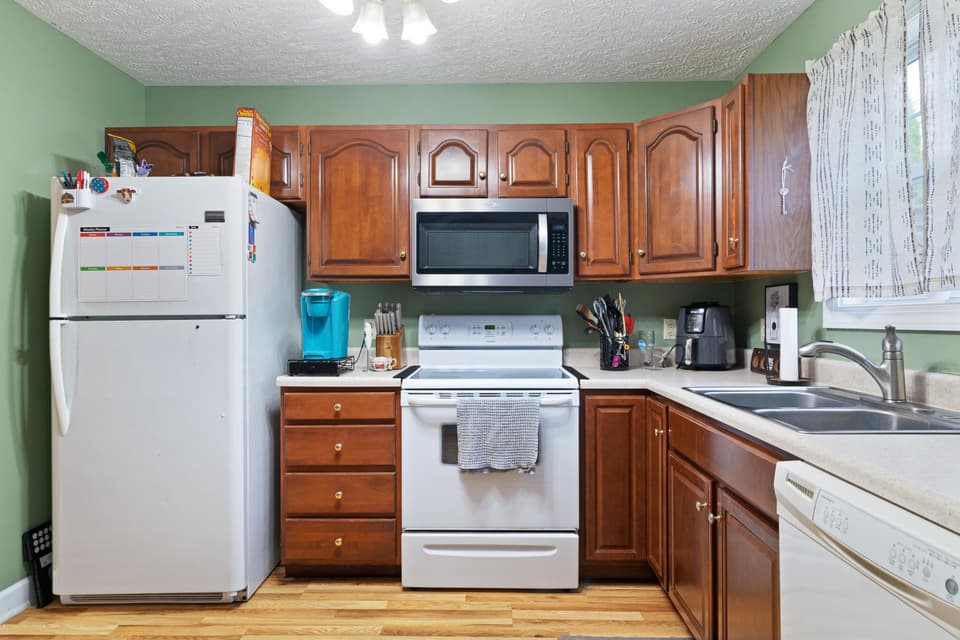 145 Gold Leaf Drive, photo 9 of 27