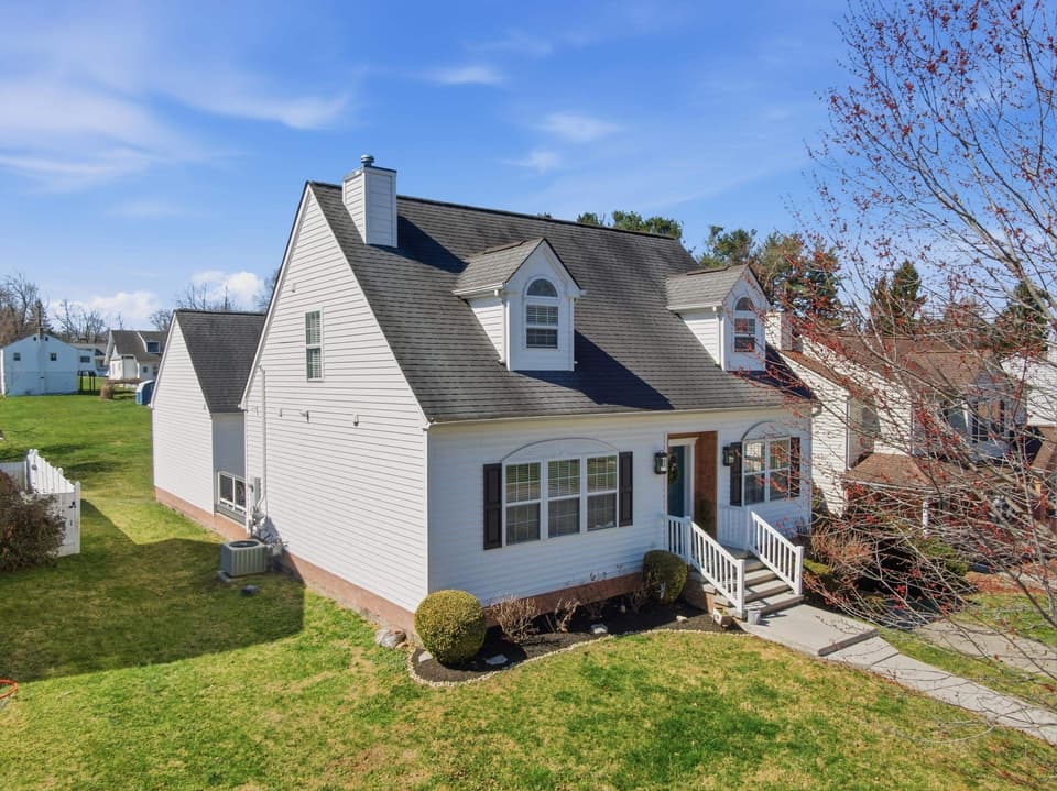 265 Robert Street, photo 2 of 40