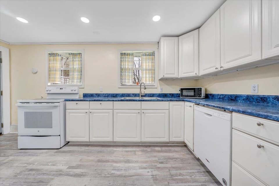 855 E Main St, photo 11 of 34