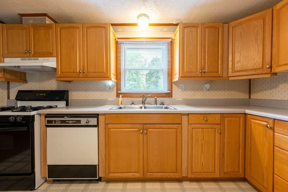 1045 Brown Street, photo 14 of 40