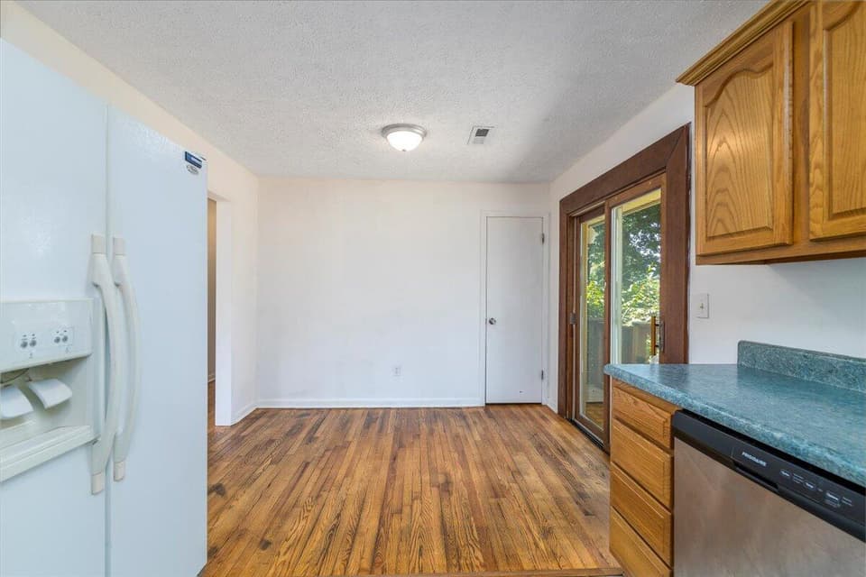 4320 Cumberland Dr SE, photo 16 of 40