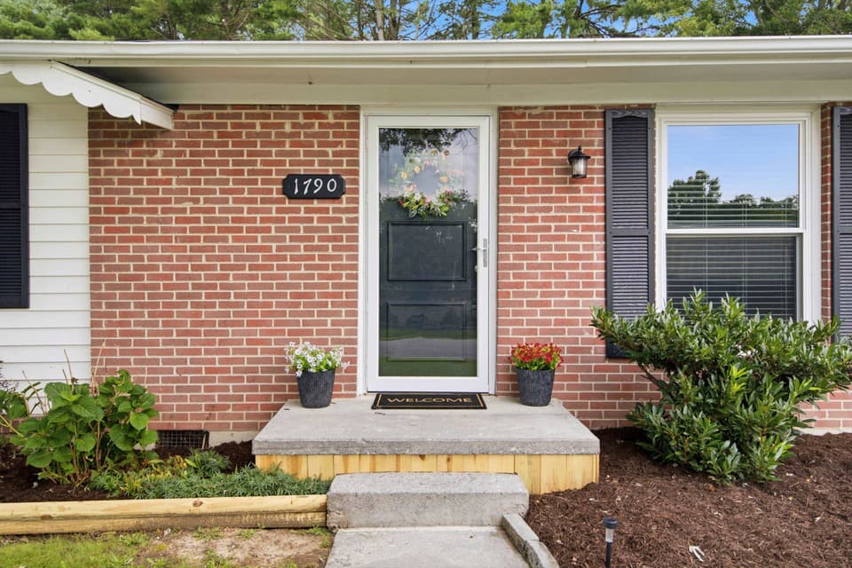 1790 Rainbow Street NE, photo 34 of 40