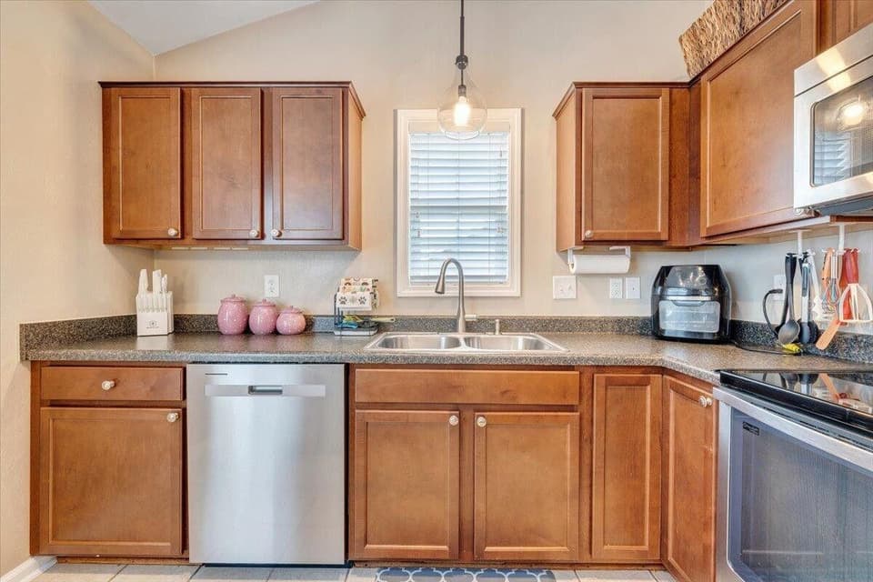 590 Keystone Drive, photo 11 of 37