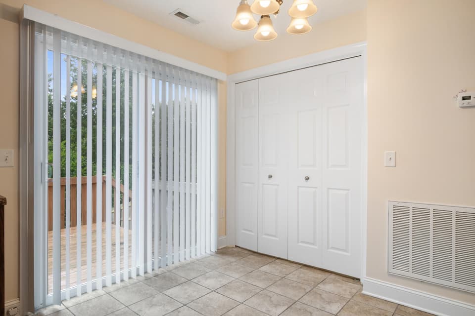 1555 Sherwood Drive, photo 22 of 40