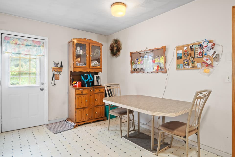 490 Sunnyside Lane, photo 20 of 36
