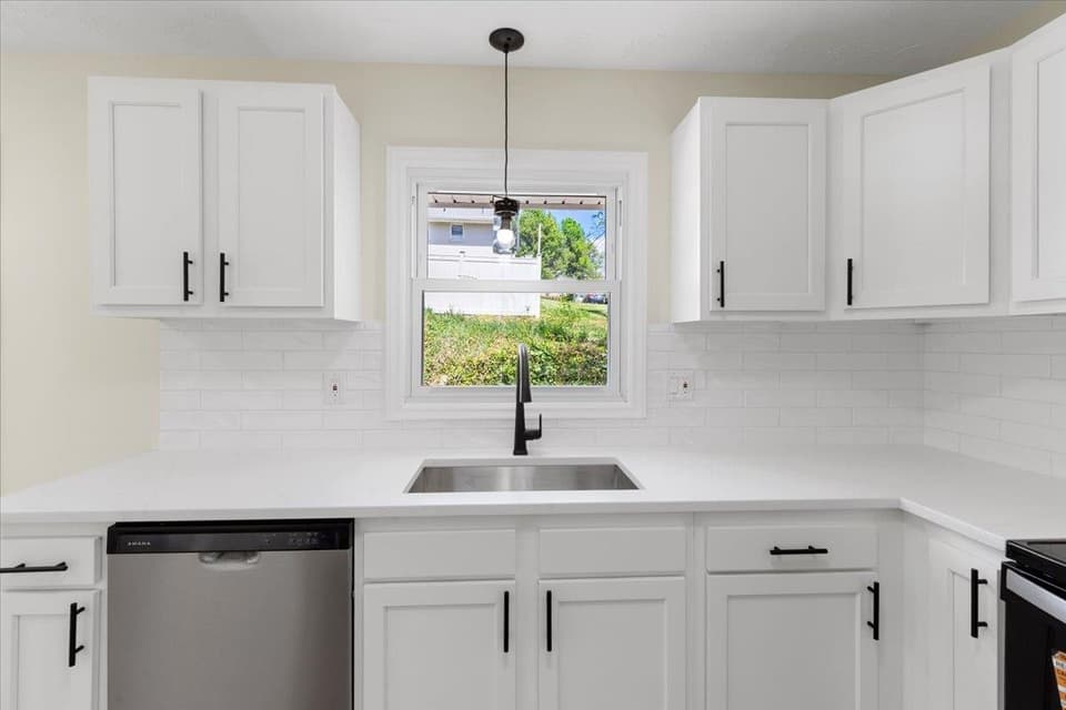 235 Lucas Street NE, photo 9 of 20