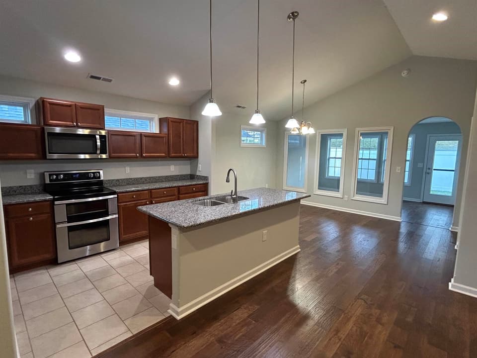 2225 Giles Drive, photo 3 of 23