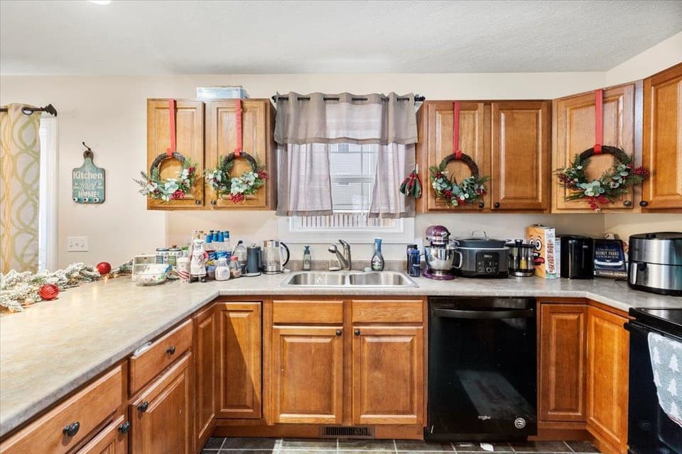 910 Oak Tree Boulevard, photo 14 of 40