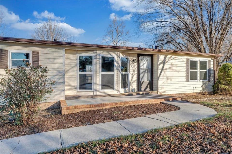 1670 Blair Street, photo 2 of 40