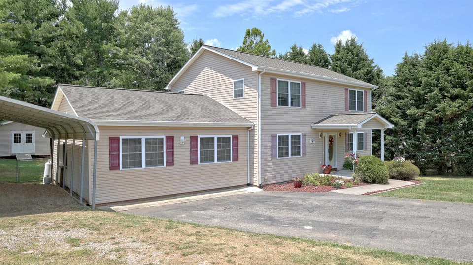 240 Virginian Drive, photo 2 of 40