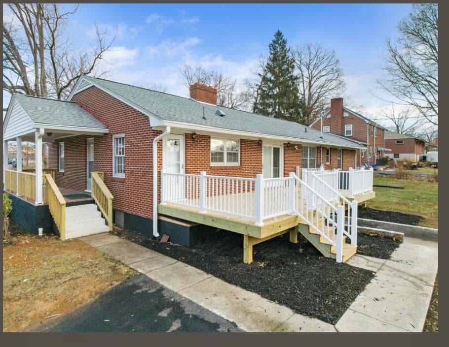 215 Overhill Road, photo 4 of 40