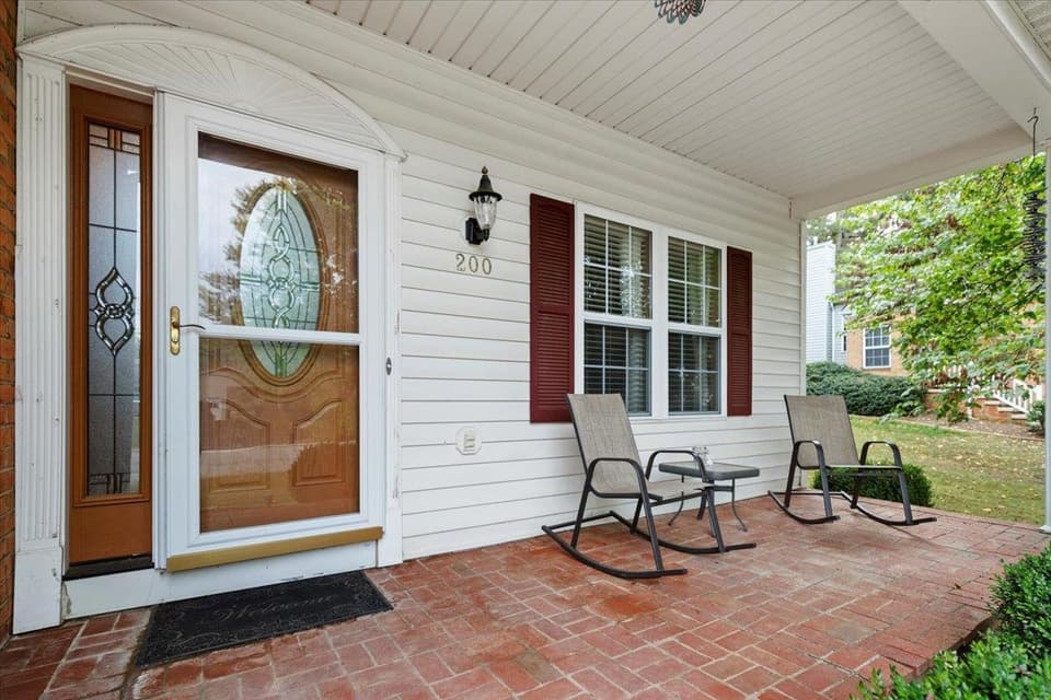 200 Robert Street, photo 9 of 40