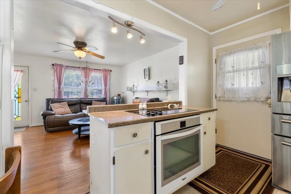 1015 Reading Road, photo 17 of 40