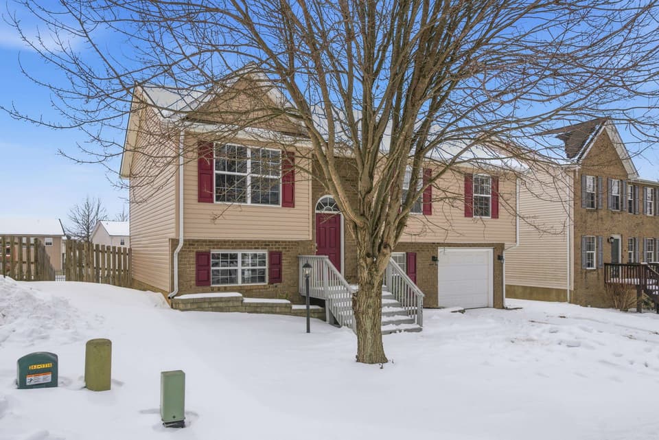 125 Aster Lane, photo 2 of 40