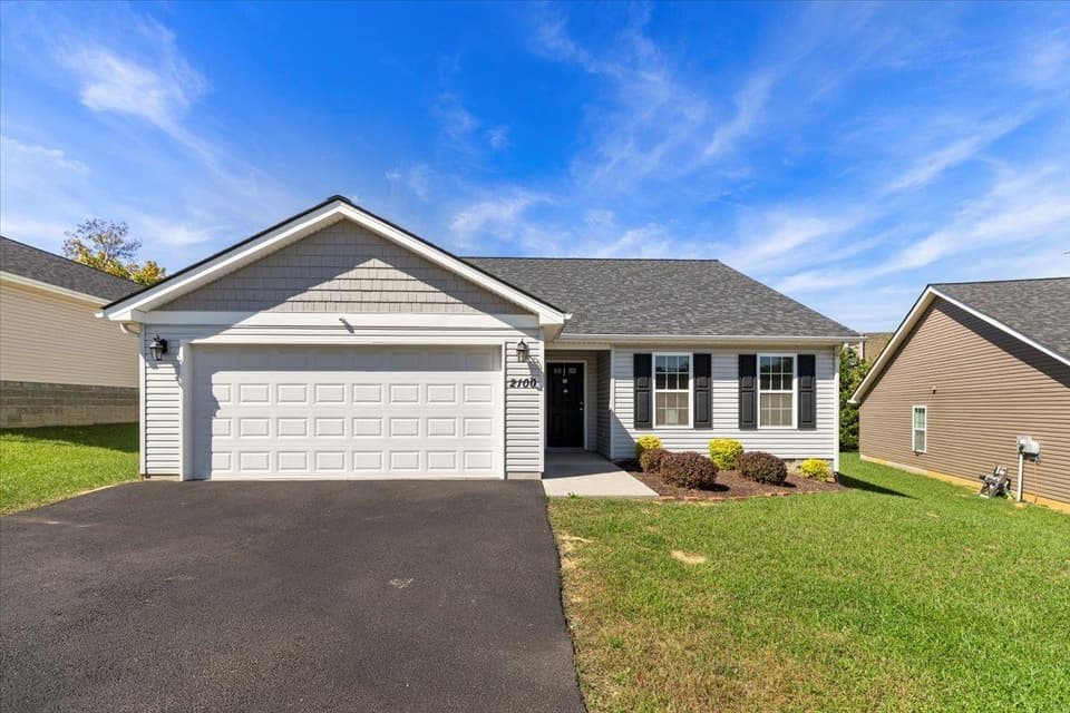 2100 Glade Drive SE, Christiansburg, VA