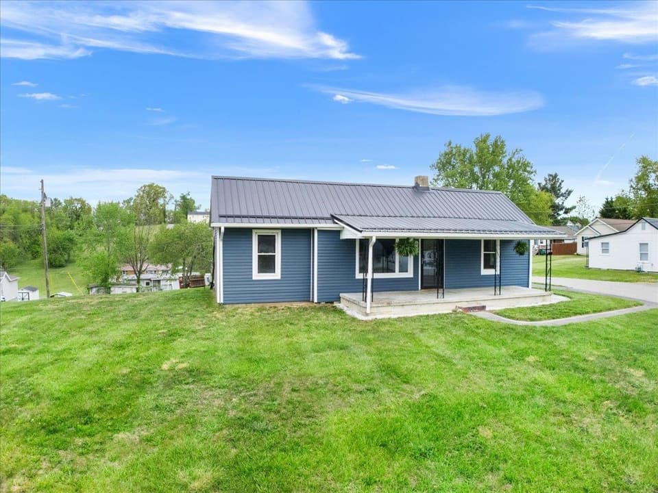 690 Harless Street, photo 6 of 40