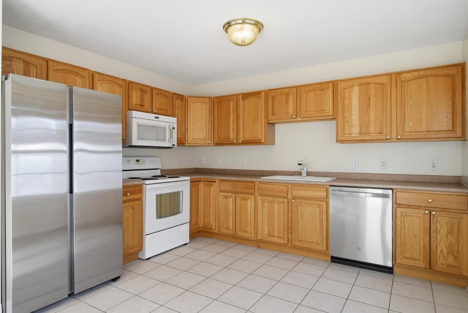 380 Oaktree Boulevard, photo 16 of 40