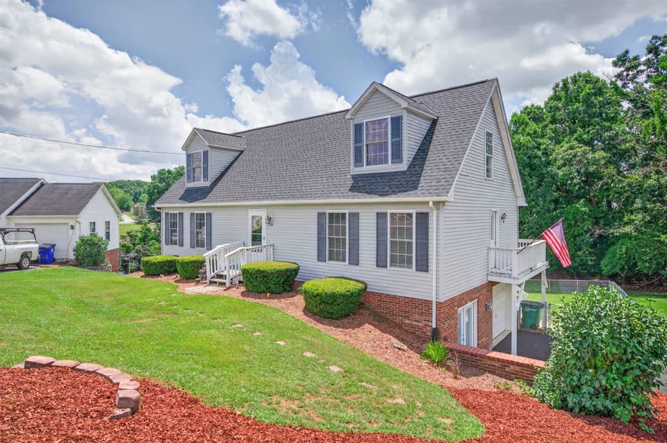 170 Cullen Court SE, photo 5 of 40