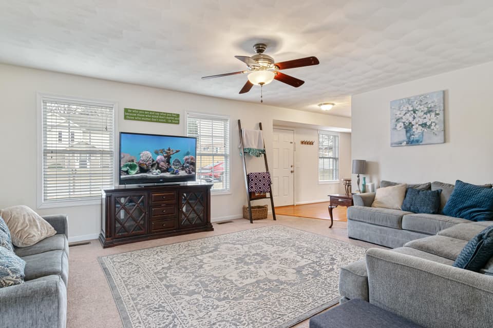 535 Keystone Drive, photo 7 of 40