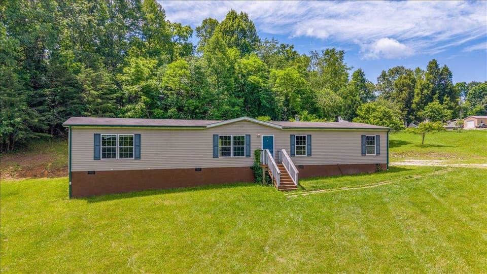655 Peachtree Hill, photo 2 of 33