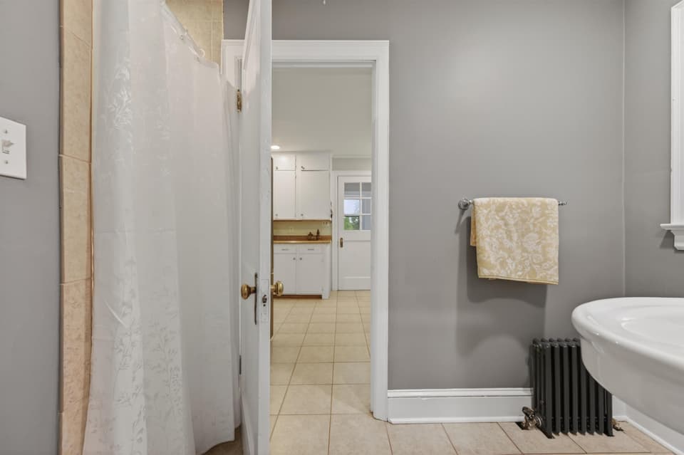 301 S Franklin Street, photo 14 of 35