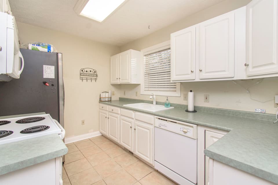 420 Silver Leaf Drive, photo 10 of 40
