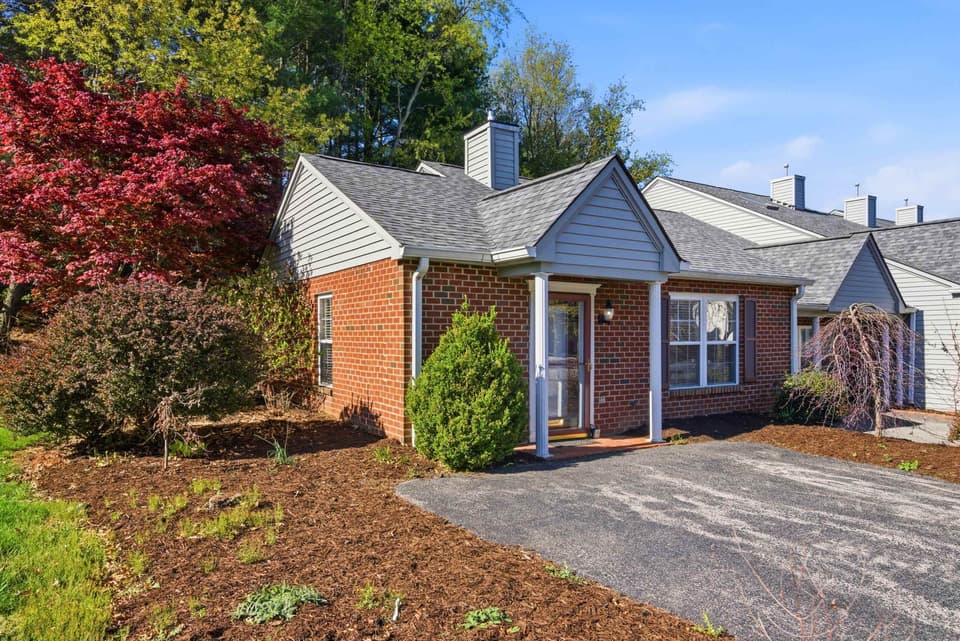 450 Silver Leaf Drive, photo 2 of 27
