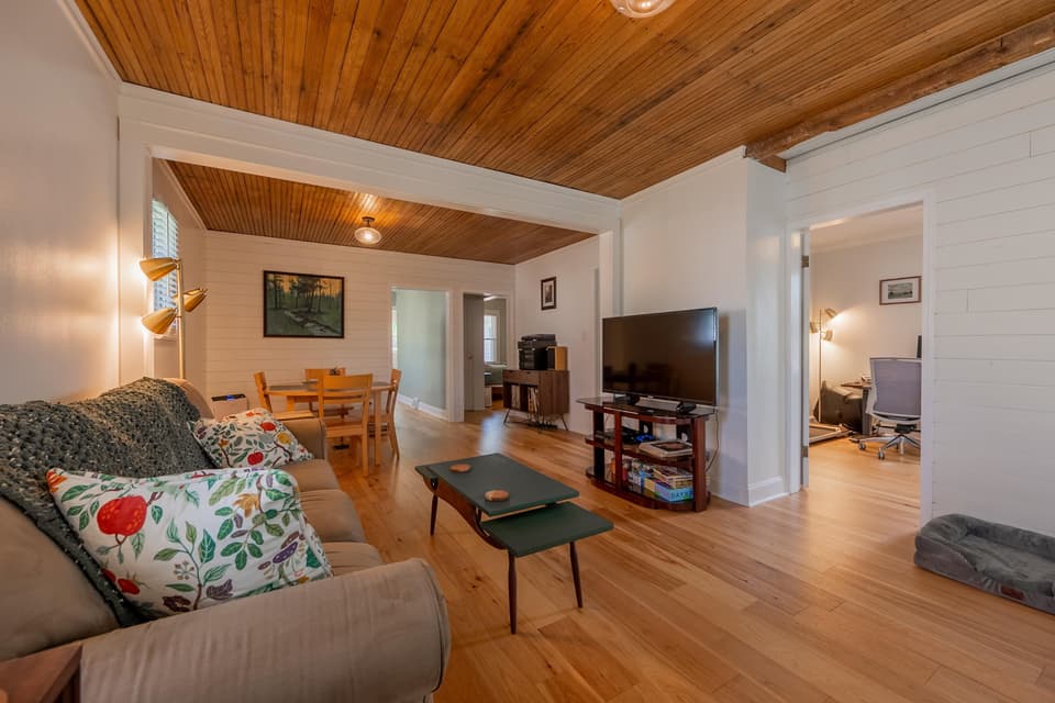 940 Forest Street, photo 10 of 40