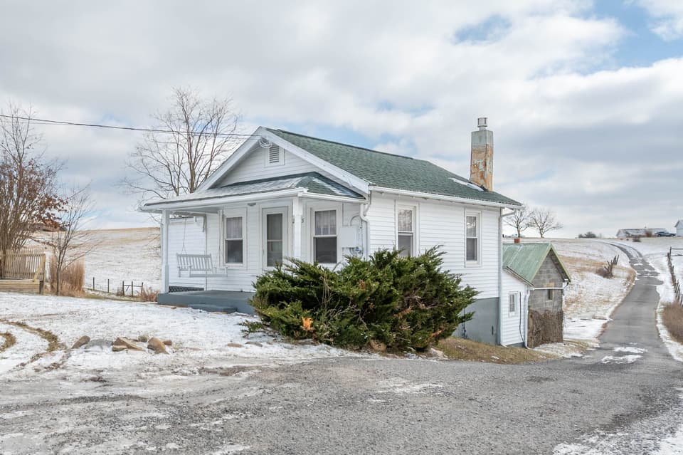 2715 Childress Road, photo 2 of 37