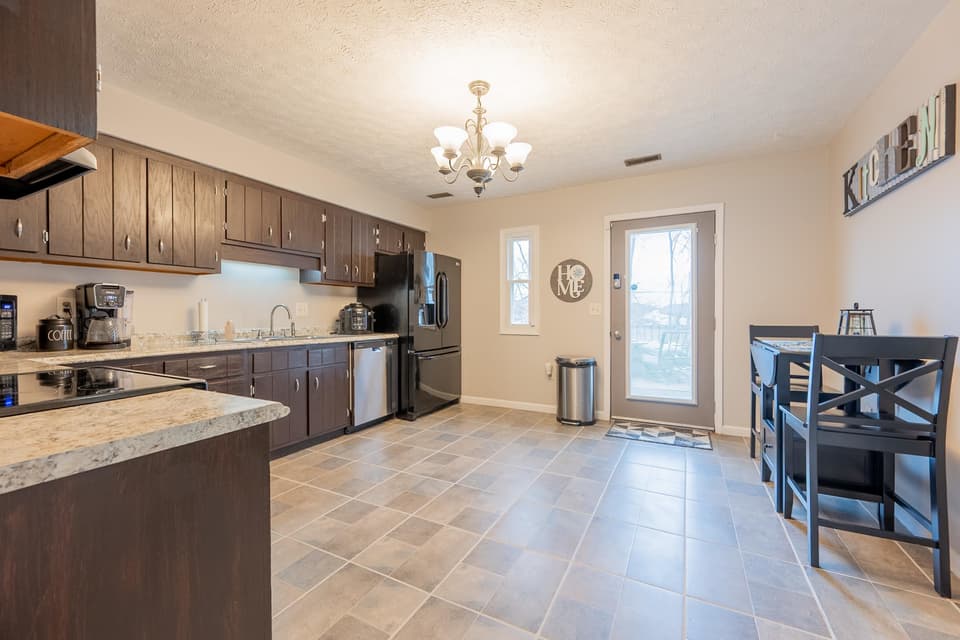 315 Cherokee Drive Unit A, photo 10 of 40