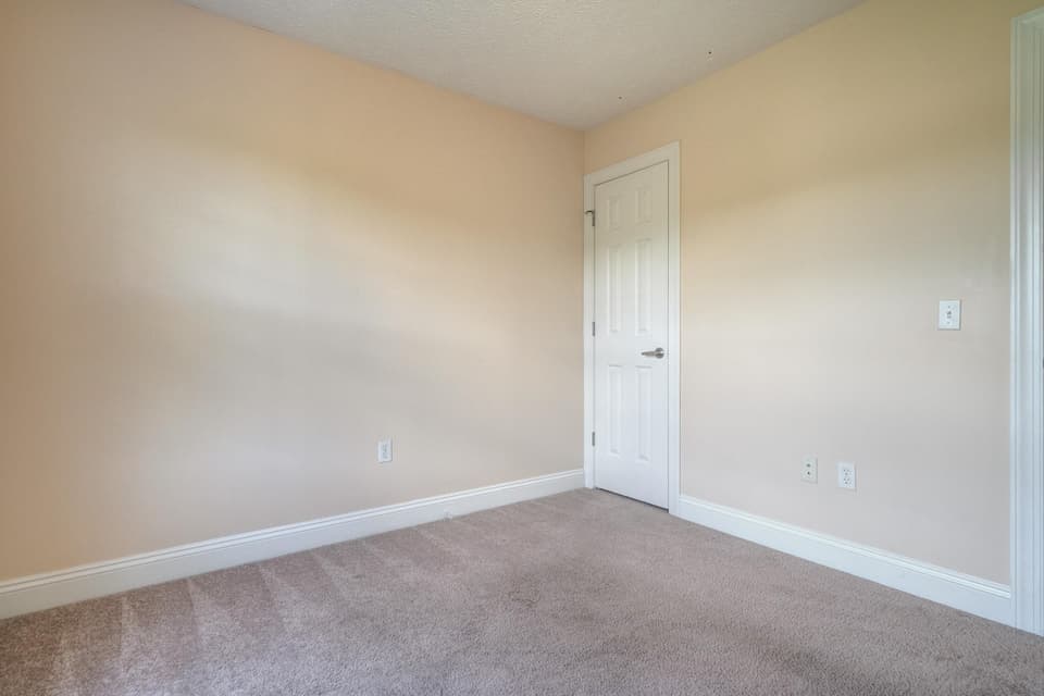 815 Oaktree Boulevard, photo 23 of 30