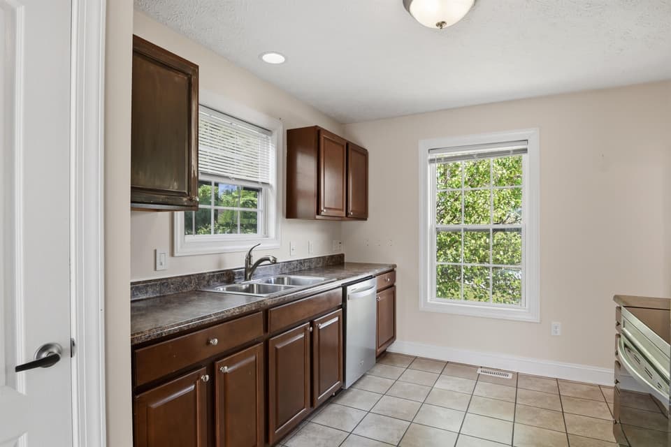 1410 Sherwood Drive, photo 20 of 40