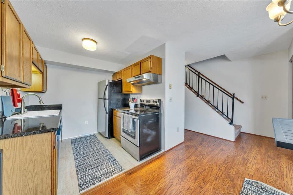 2615 Glade Drive SE, photo 10 of 35