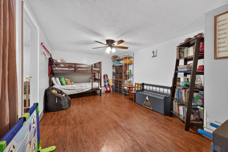 189 Pine Hollow Road, photo 23 of 40