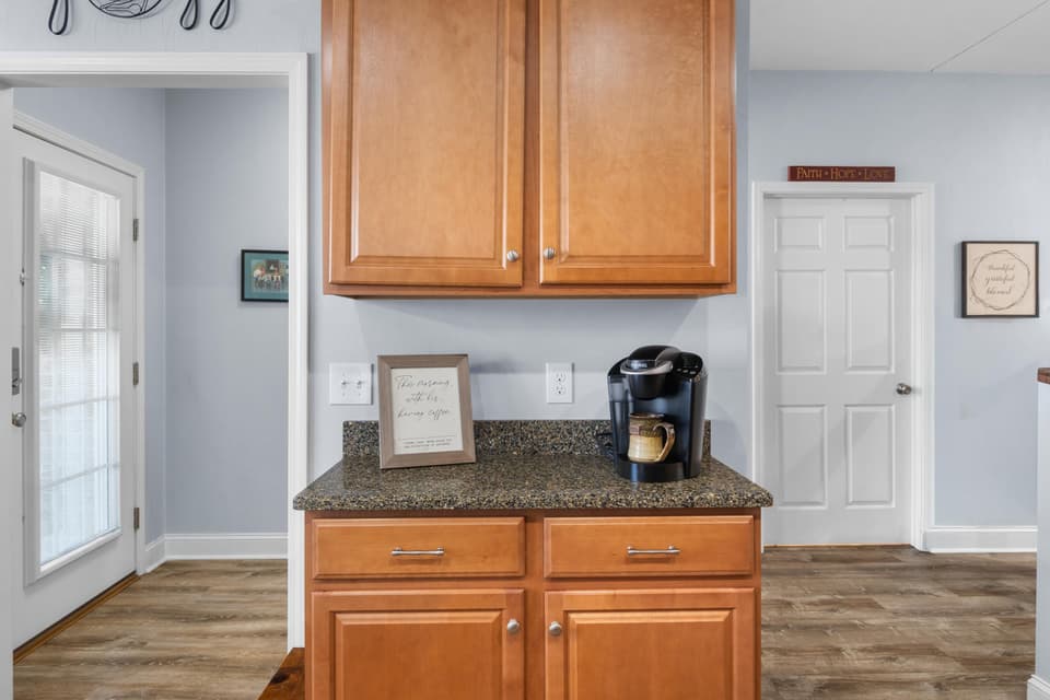 300 Vinnie Avenue, photo 8 of 34