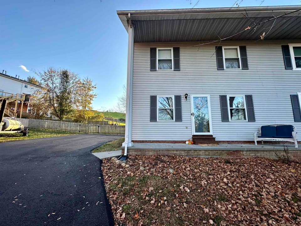 390 Warren Street, photo 3 of 40