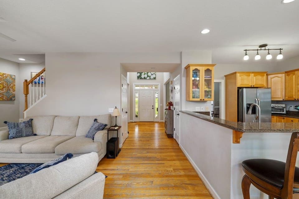 2050 Lubna Drive, photo 5 of 40