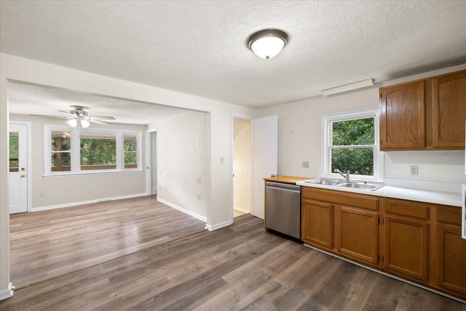 1008 Rock Road E, photo 6 of 27